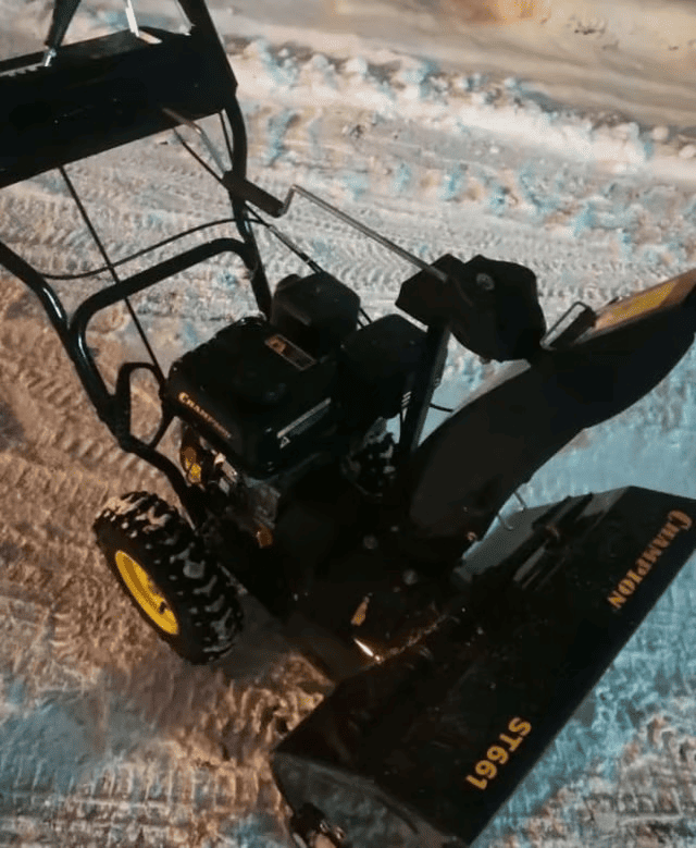 Купить Снегоуборщик CHAMPION ST661 Б/У